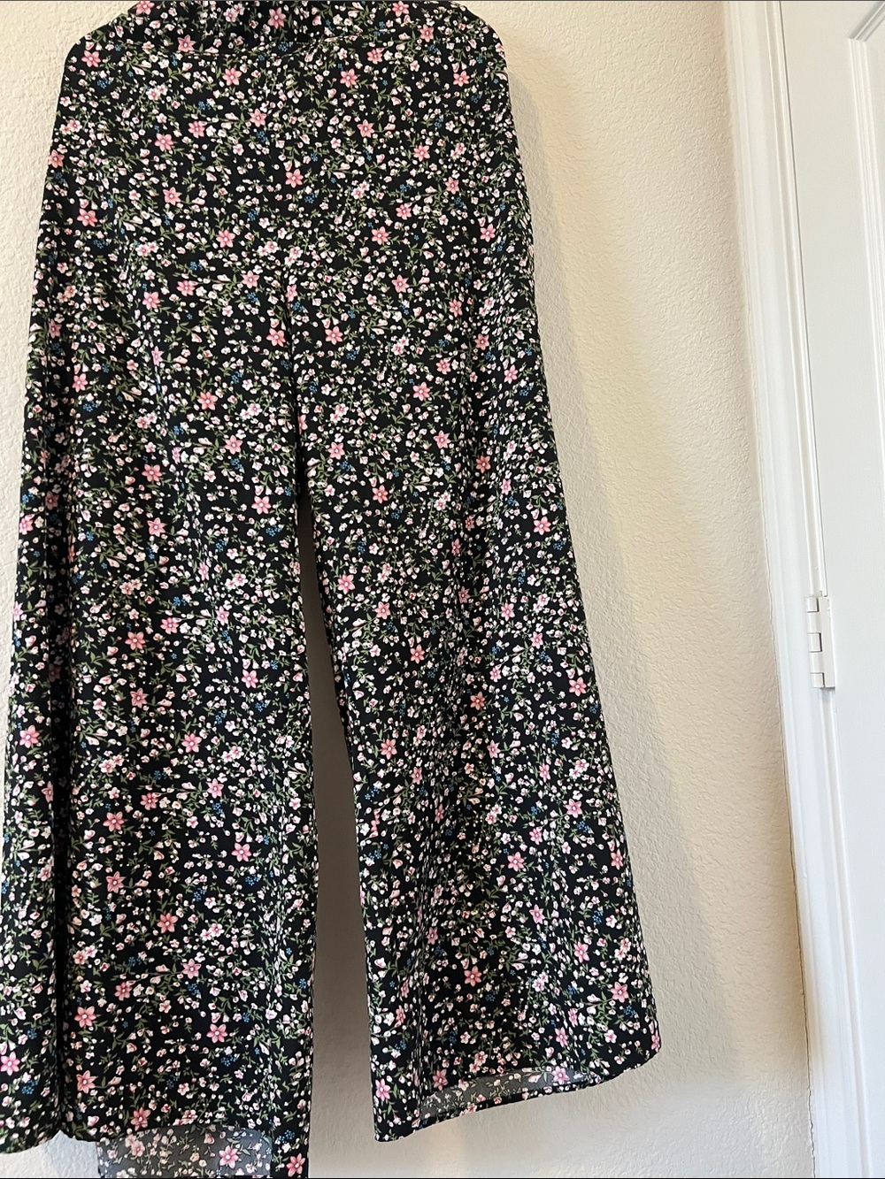 SHEIN Black Wide-Leg Floral Pants with Pink and White Blossoms